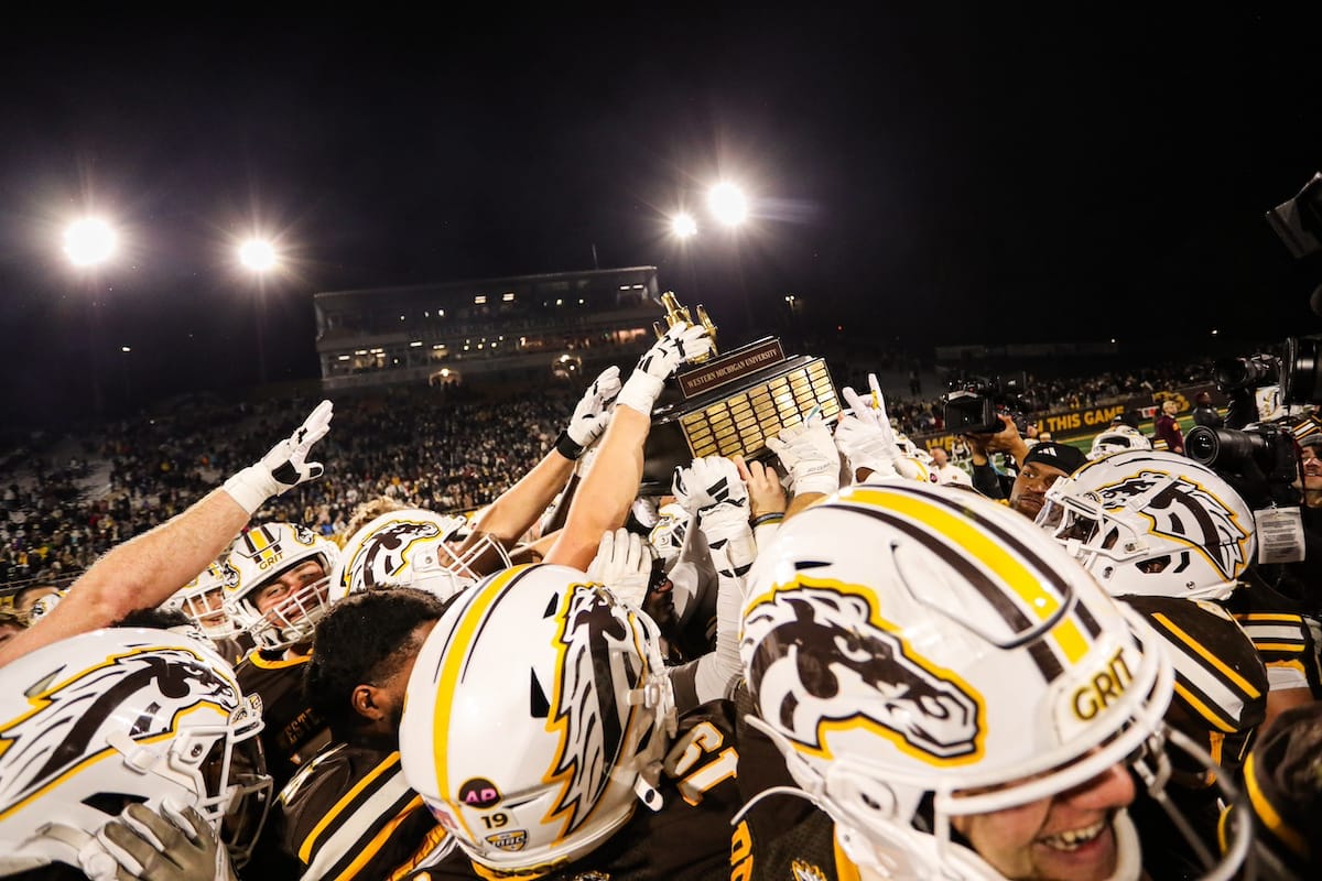 Western Michigan rallies past Central Michigan, 24-21, wins Victory Cannon Trophy back